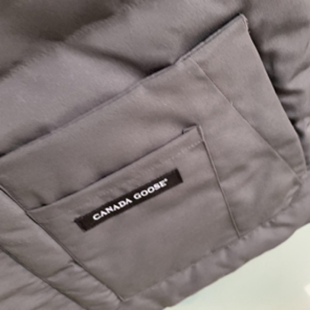 Canada Goose dark grey down vest - Picture 5 of 8